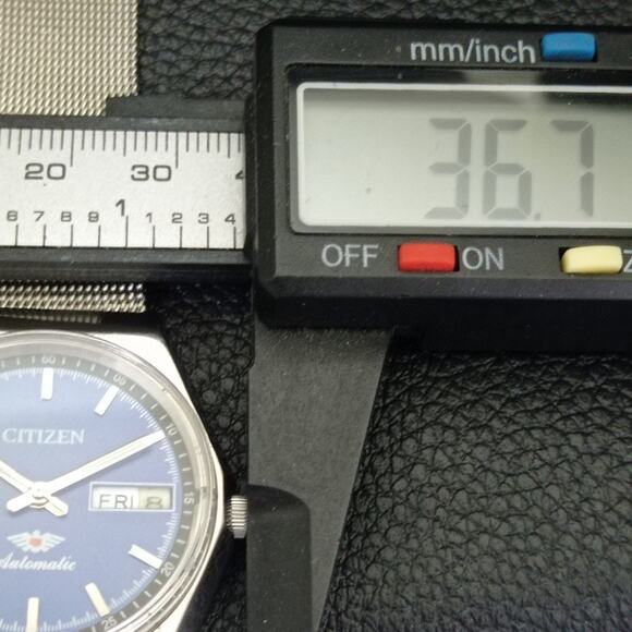 Vintage 1981 Citizen Automatic Mens Silver Watch W/daydate & Blue accents - Picture 7 of 10